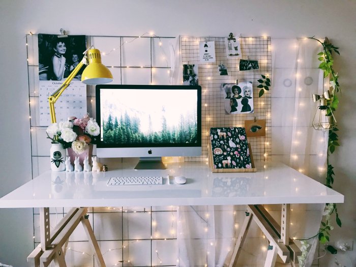 How to decorate an office with metal desk