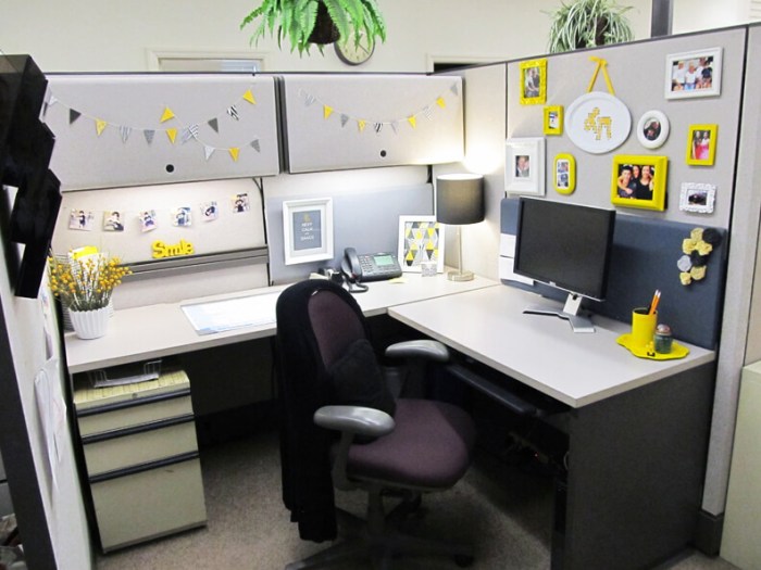 How to decorate an office with metal desk