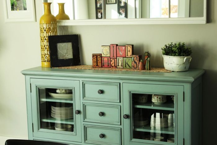 How to Decorate a Dining Room Credenza with Style and Elegance