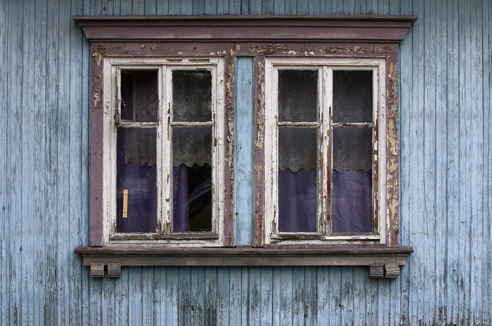 How to decorate old house windows